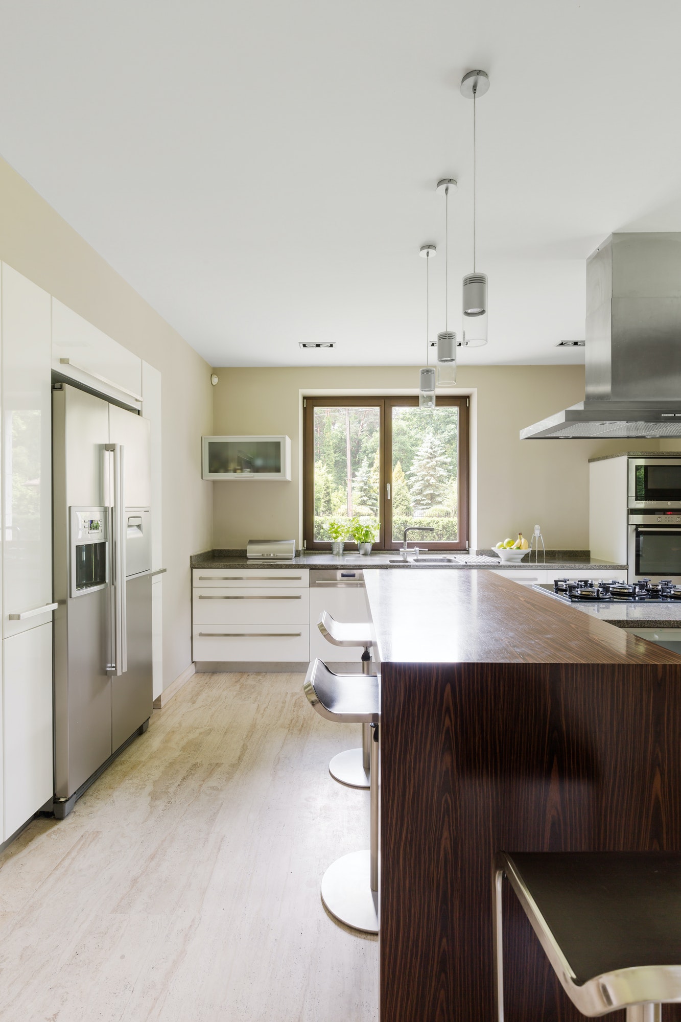 Modern kitchen with kitchen island